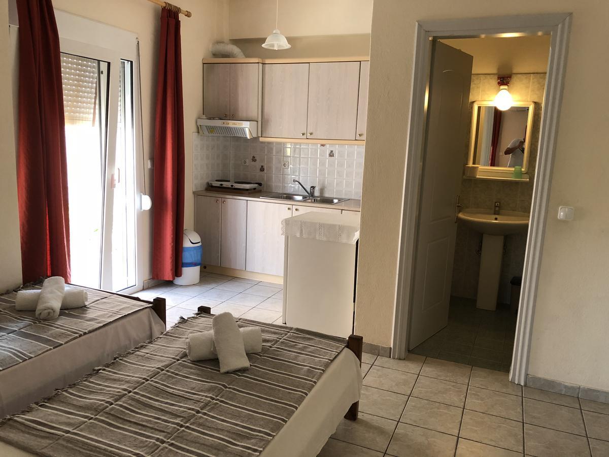 Rooms Lazos Olympiaki Akti Bagian luar foto