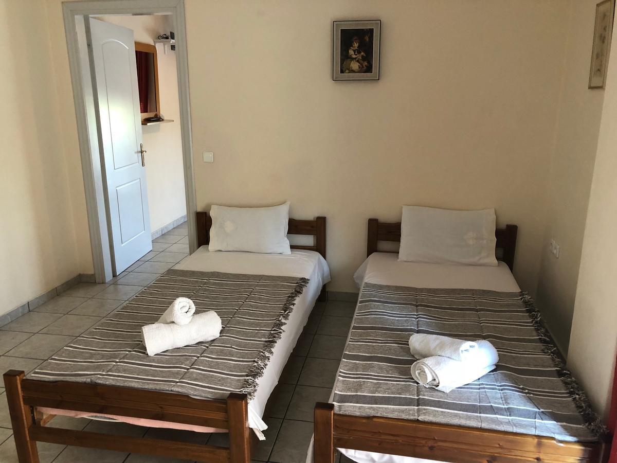 Rooms Lazos Olympiaki Akti Bagian luar foto